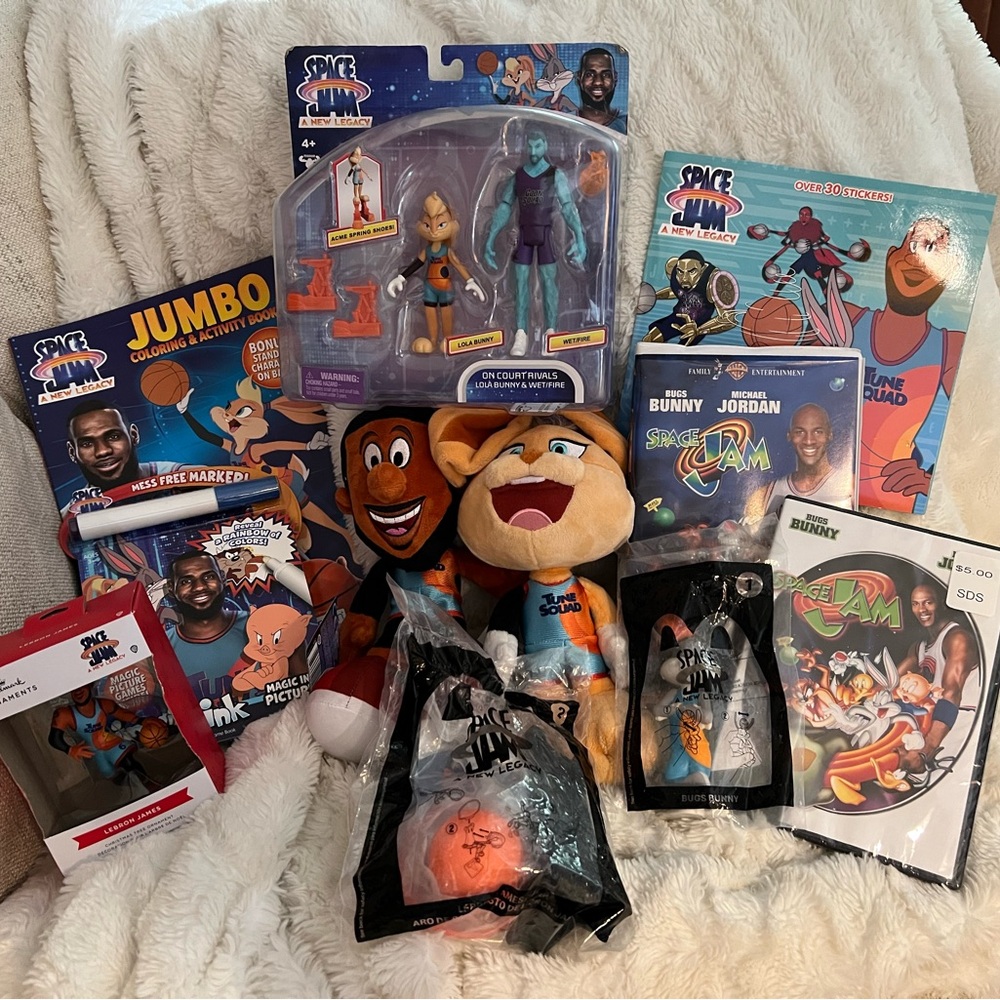 Space Jam lot 11pc. Kids Toy Set with Plush, Action Figures, CD, VHS & more !